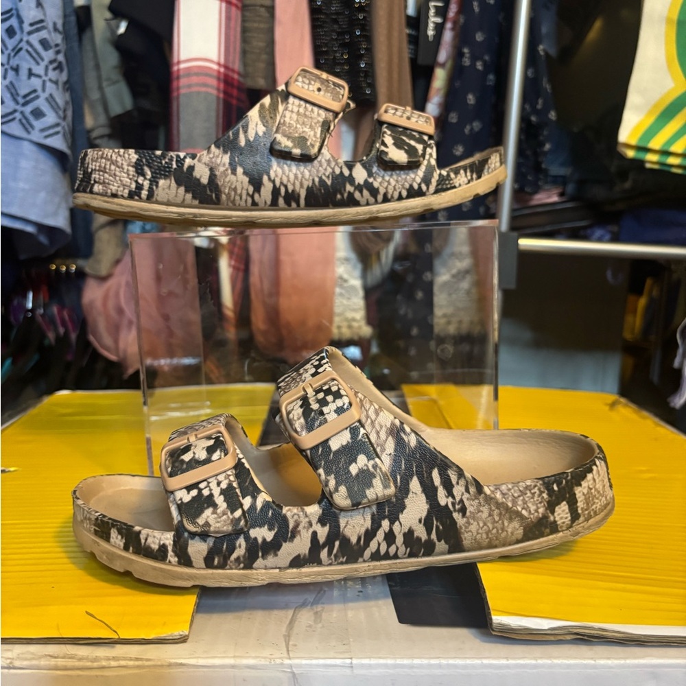 Chic Snakeskin Pattern Sandals